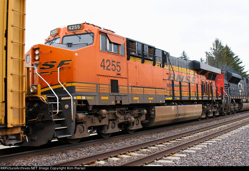 BNSF 4255